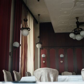 Photographie intitulée "Ex-Yugoslavia 2" par Basma Al-Sharif, Œuvre d'art originale, Impression numérique