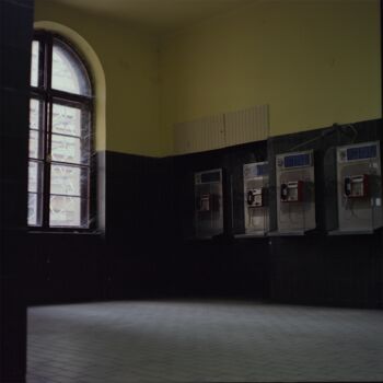 Photographie intitulée "Ex-Yugoslavia 4" par Basma Al-Sharif, Œuvre d'art originale