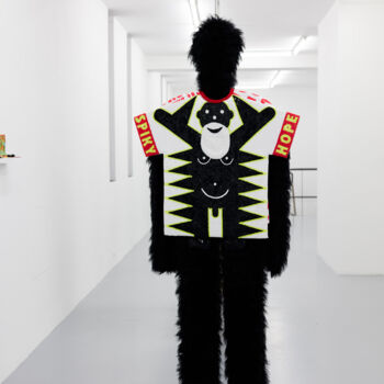 Sculpture intitulée "SPIKY HOPE" par Walter  Van Beirendonck, Œuvre d'art originale