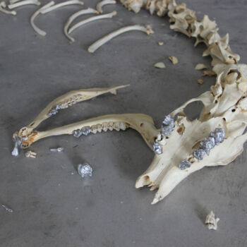 Sculpture titled "Gangsta biche" by Alexia Pouget, Original Artwork, Aluminium