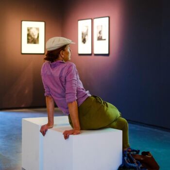 Drawing titled "Femme assise au Jeu…" by Vincent Koebel, Original Artwork, Fabric