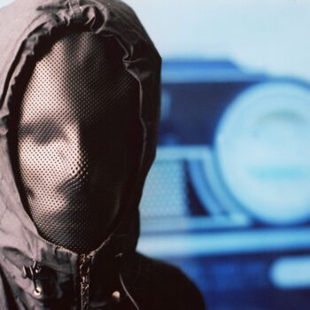 Photographie intitulée "L'HOMME FURTIF - Ph…" par Nicolas Lublin, Œuvre d'art originale