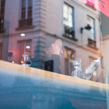 Photography titled "Femme au livre et f…" by Vincent Koebel, Original Artwork, Aluminium