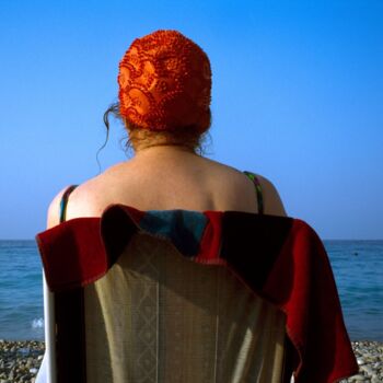 Photographie intitulée "Bonnet orange" par Jean Robert Franco, Œuvre d'art originale, Tirage argentique