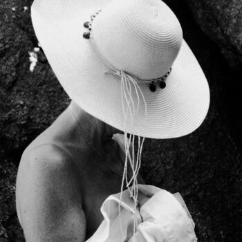 Photographie intitulée "CHAPEAU BAS ! #4   " par Christian Lefevre, Œuvre d'art originale, Aluminium
