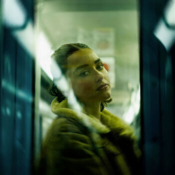 Photography titled "La fille du métro" by Camille  Minam Borier, Original Artwork, Paper