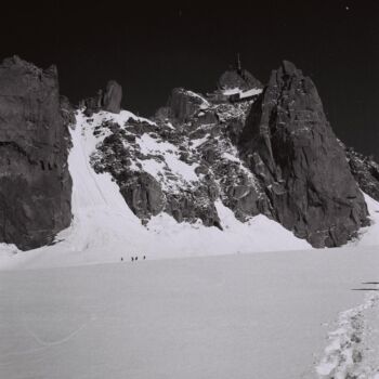Photography titled "Aiguille du Midi vu…" by Peg, Original Artwork, Paper