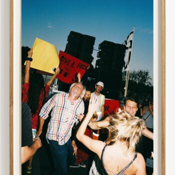 Photographie intitulée "Give a fuck" par Viktor Shekularatz, Œuvre d'art originale, Papier