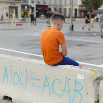 Photographie intitulée "Actualité débordant…" par Lucy Vigoureux, Œuvre d'art originale, Papier
