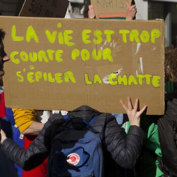 Photographie intitulée "Actualité débordant…" par Lucy Vigoureux, Œuvre d'art originale, Papier