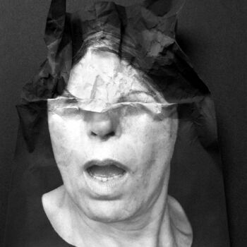 Photographie intitulée "Autoportrait ébétée " par Claudia Vialaret, Œuvre d'art originale