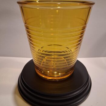 Sculpture titled "Verre à moitié plei…" by Jim Hackenberger, Original Artwork, Plastic