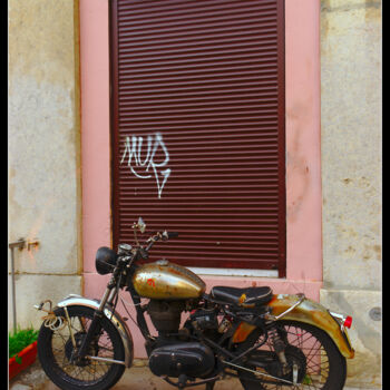 Photographie intitulée "Vroum, vroum !" par Frederic Hodiesne, Œuvre d'art originale, Photographie non manipulée