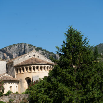 Fotografie getiteld "Abbaye de Gellone –…" door Coralie Dauzats, Origineel Kunstwerk, Digitale fotografie