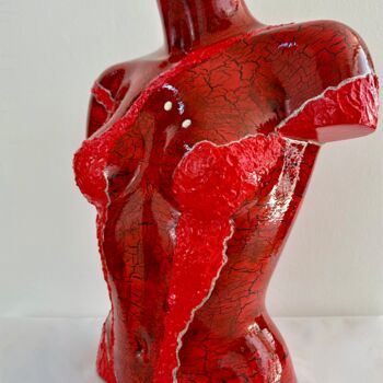Sculpture titled "Red Shirt" by Renate Molsner (MoRe), Original Artwork, Plastic