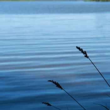 Fotografie getiteld "Vaguelettes et Plan…" door Coralie Dauzats, Origineel Kunstwerk, Digitale fotografie