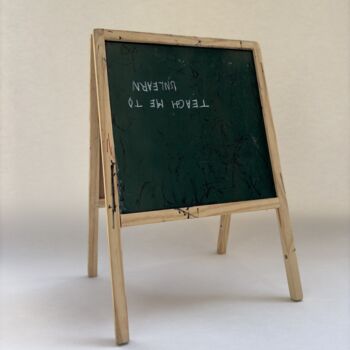 Rzeźba zatytułowany „TEACH ME TO UNLEARN” autorstwa Gela Mikava, Oryginalna praca, Marker