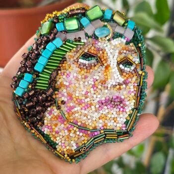 Текстильное искусство под названием "Wearable art portra…" - Yuliya Gündoğan (ostbiju_art), Подлинное произведение искусства…