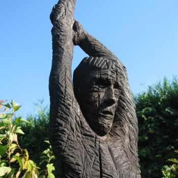 Skulptur mit dem Titel "Stehender Trost (De…" von Matthias Trott, Original-Kunstwerk, Holz