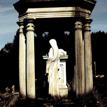 Photographie intitulée "19th century grave" par Rob Arbouw, Œuvre d'art originale