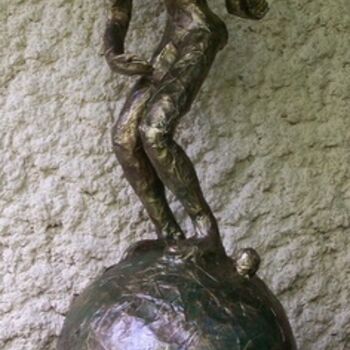 Sculpture intitulée "Bill, joueur de bou…" par Anne-Frédérique Ferret, Œuvre d'art originale, Papier