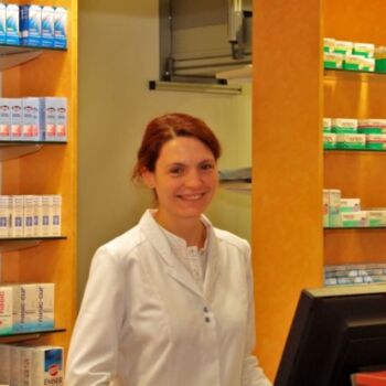 Φωτογραφία με τίτλο "lowen-apotheke staf…" από Milad Zardeh, Αυθεντικά έργα τέχνης