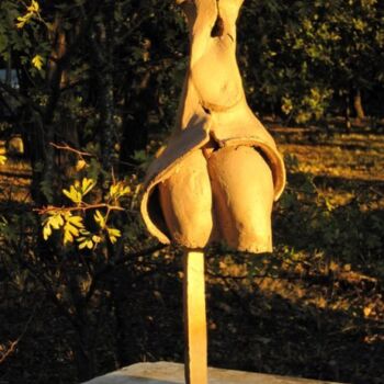 「FEMININE」というタイトルの彫刻 Michel Moskovtchenkoによって, オリジナルのアートワーク, 金属