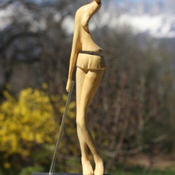 Scultura intitolato "Belles jambes" da Max Bernard, Opera d'arte originale, Legno