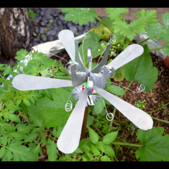 Sculpture titled "antenne-florale-1.j…" by Jeff, Original Artwork, Metals