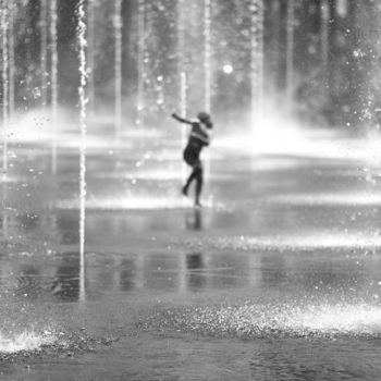 Photographie intitulée "jouer-avec-l-eau.jpg" par Valery Trillaud, Œuvre d'art originale