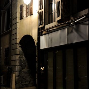 Photographie intitulée "Le porche / Bonnevi…" par André Galvan, Œuvre d'art originale