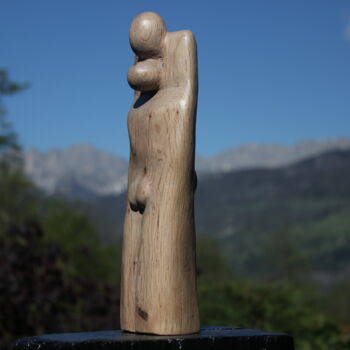 Scultura intitolato "Couple chataignier" da Max Bernard, Opera d'arte originale, Legno