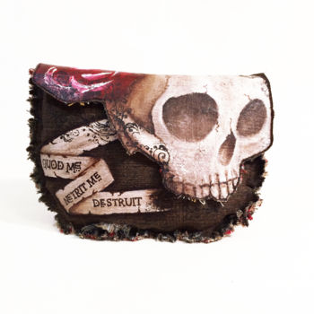 Textilkunst mit dem Titel "What nourishes me a…" von Modesty, Original-Kunstwerk