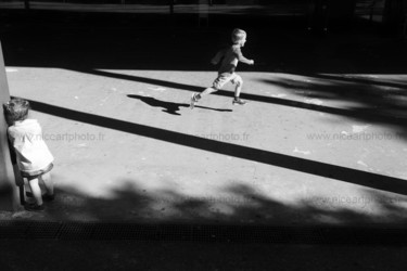 Photography titled "Partie de cache-cac…" by Valery Trillaud, Original Artwork, Non Manipulated Photography