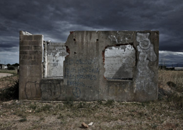 Photographie intitulée "Baraque 1" par Jean-Michel Armand, Œuvre d'art originale