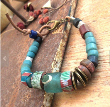 Artisanat intitulée "dialogues-entre-mat…" par Anne-Marie Tollet, Œuvre d'art originale, Bracelets