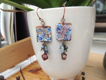 Artisanat intitulée "un-brin-de-monde.jpg" par Anne-Marie Tollet, Œuvre d'art originale, Boucles d'oreilles
