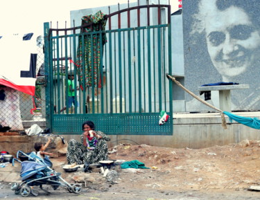 Photographie intitulée "after 70 years of I…" par Goutam Chakraborty, Œuvre d'art originale