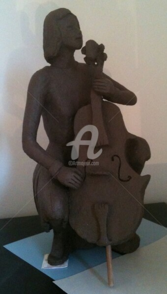 La violoncelliste se prépare pour le concert Sculpture intitulée "La violoncelliste s…" par Cédo, Œuvre d'art originale, Argile
