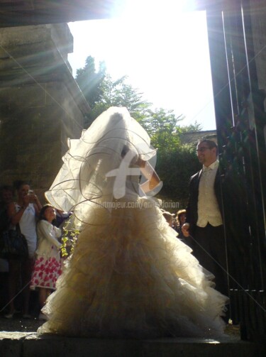 La mariée sort de l'église