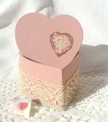 Design intitulée "Boite Romantique cœ…" par Creasoize, Œuvre d'art originale, Accessoires