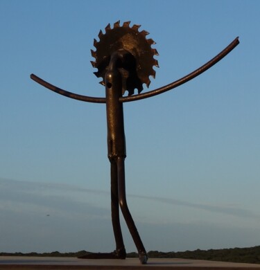 Skulptur mit dem Titel "Happy Clive" von Clive Manuel, Original-Kunstwerk