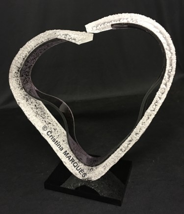 雕塑 标题为“Coeur Mitigé” 由Cristina Marquès, 原创艺术品, 塑料