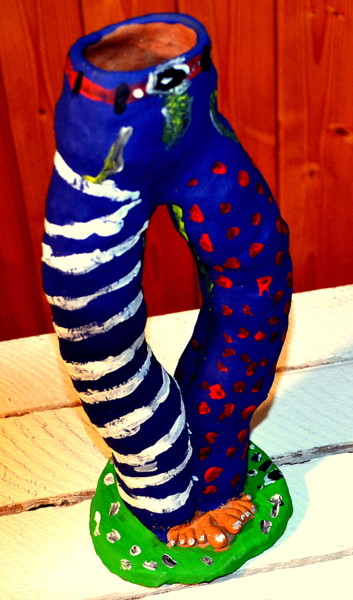 Sculpture titled "Alte Hippie Hose (v…" by Hans-Jürgen Grossmeyer, Original Artwork, Clay
