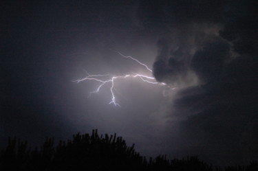 Photographie intitulée "CIEL D'ORAGE" par Dominique Thivollier, Œuvre d'art originale