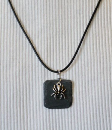Design intitulée "15 Collier en ardoi…" par S Eymond Laritaz, Œuvre d'art originale, Colliers