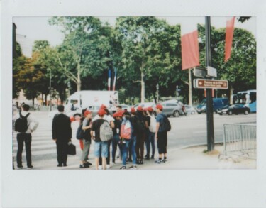 Photography titled "Les casquettes roug…" by Micha Decru, Original Artwork