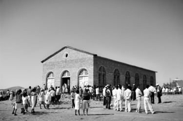 Devant l'église