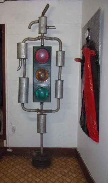 Sculpture intitulée "Feu rouge avec pot…" par Agostinho Dacunha, Œuvre d'art originale, Métaux
