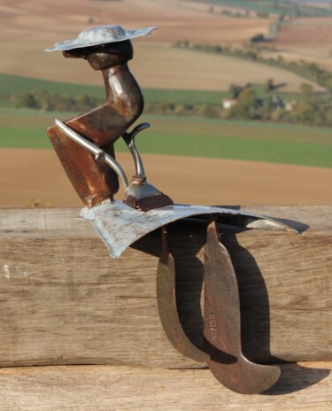 Sculpture intitulée "Hat lady" par Clive Manuel, Œuvre d'art originale, Métaux